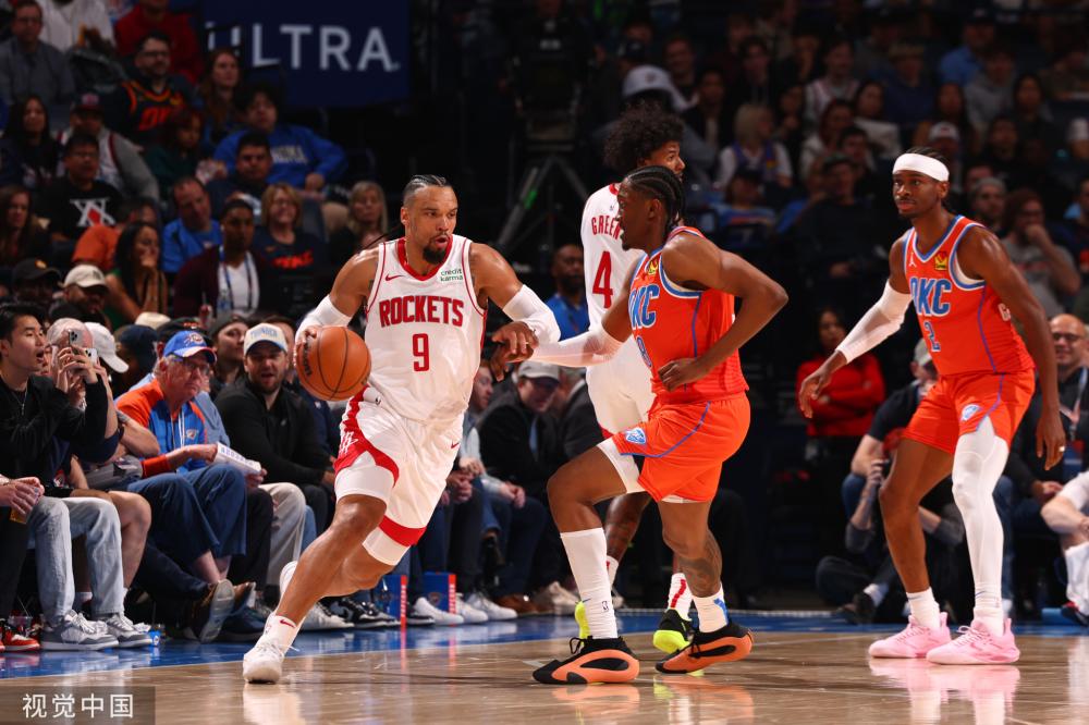 一个在国际 一个在国际